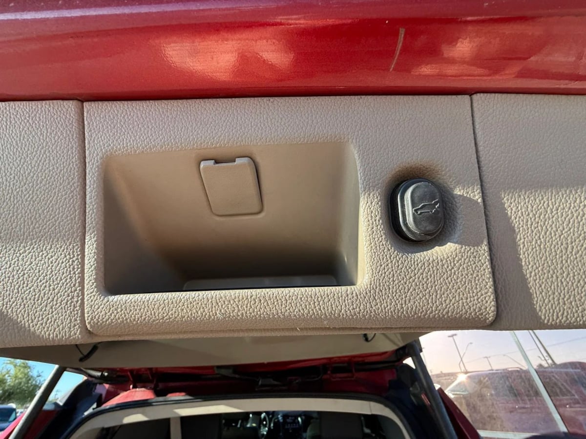 Photo 34 of this Chevrolet Tahoe