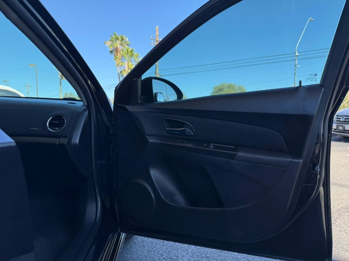 Photo 30 of this Chevrolet Cruze Limited