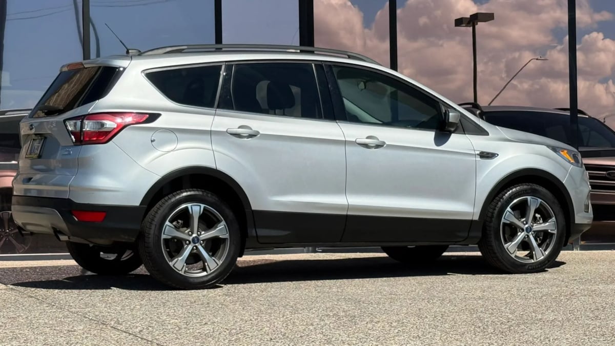 Photo 13 of this Ford Escape