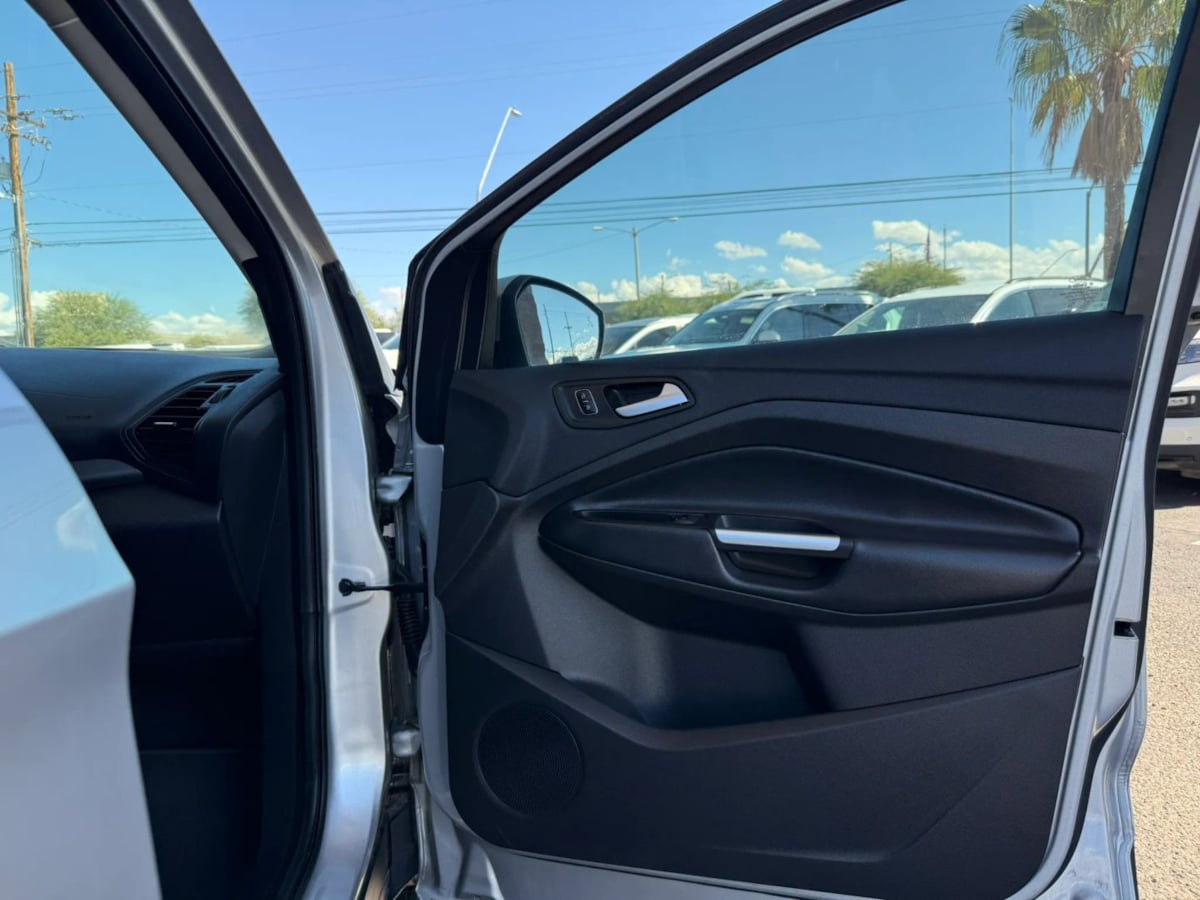 Photo 33 of this Ford Escape