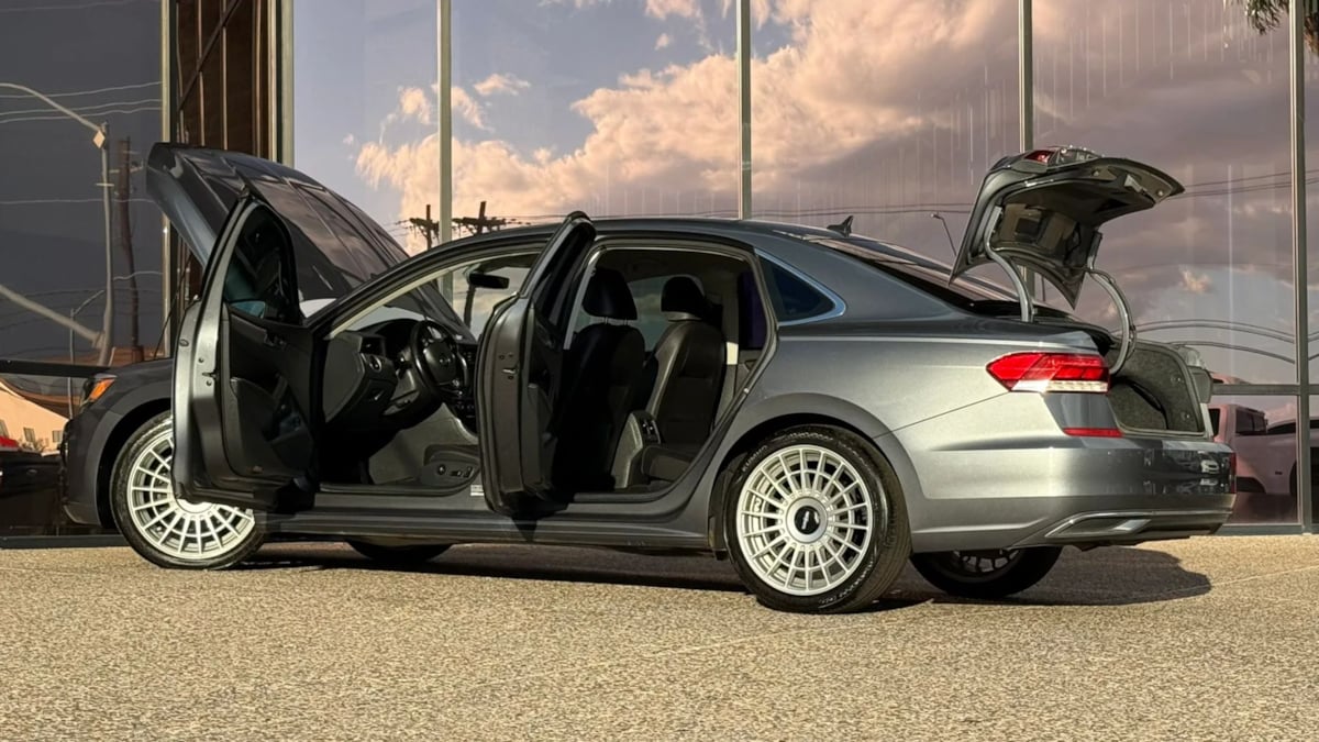 Photo 30 of this Volkswagen Passat