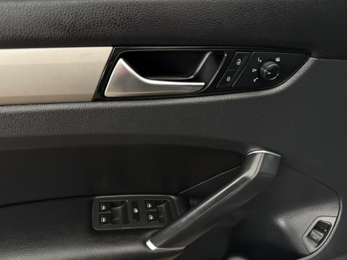 Photo 37 of this Volkswagen Passat