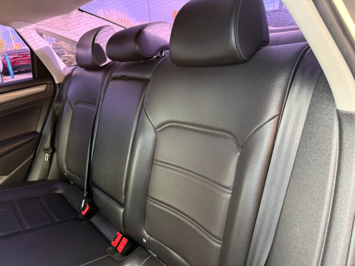 Photo 44 of this Volkswagen Passat