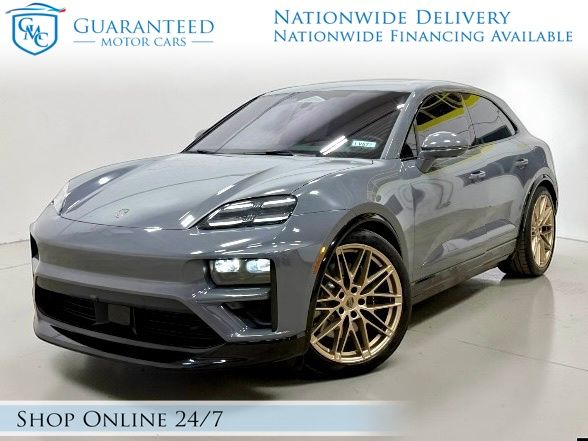 2025 Porsche Macan Macan Turbo Electric's photo