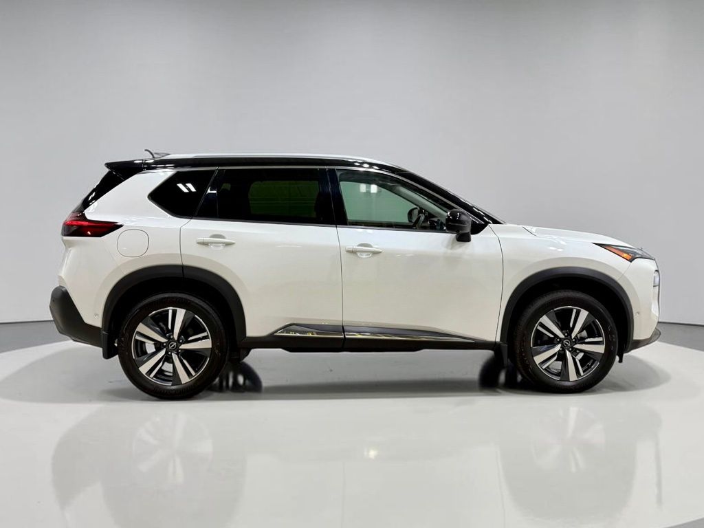 Photo 12 of this Nissan Rogue