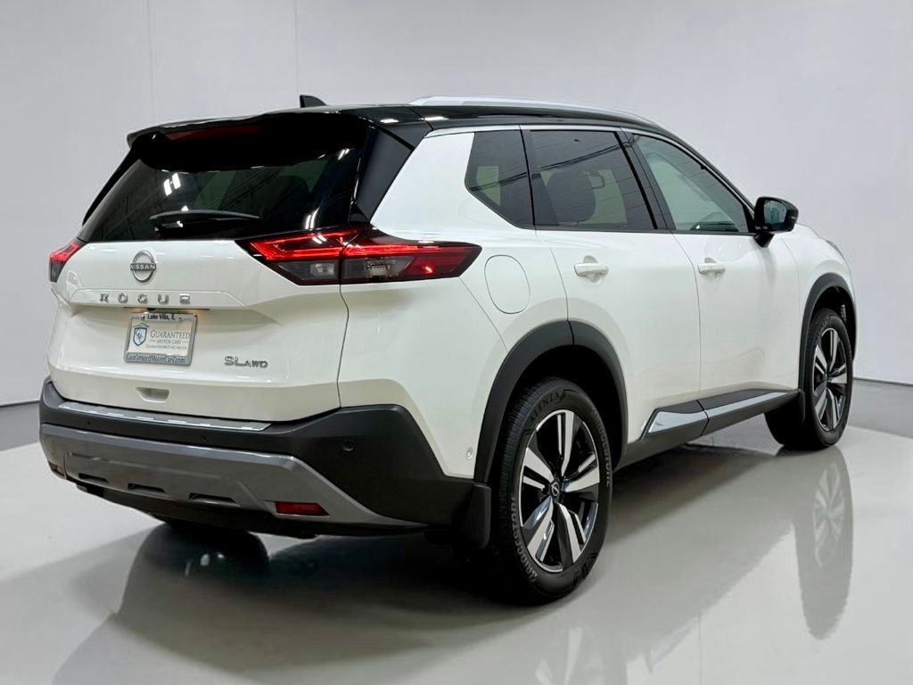 Photo 18 of this Nissan Rogue