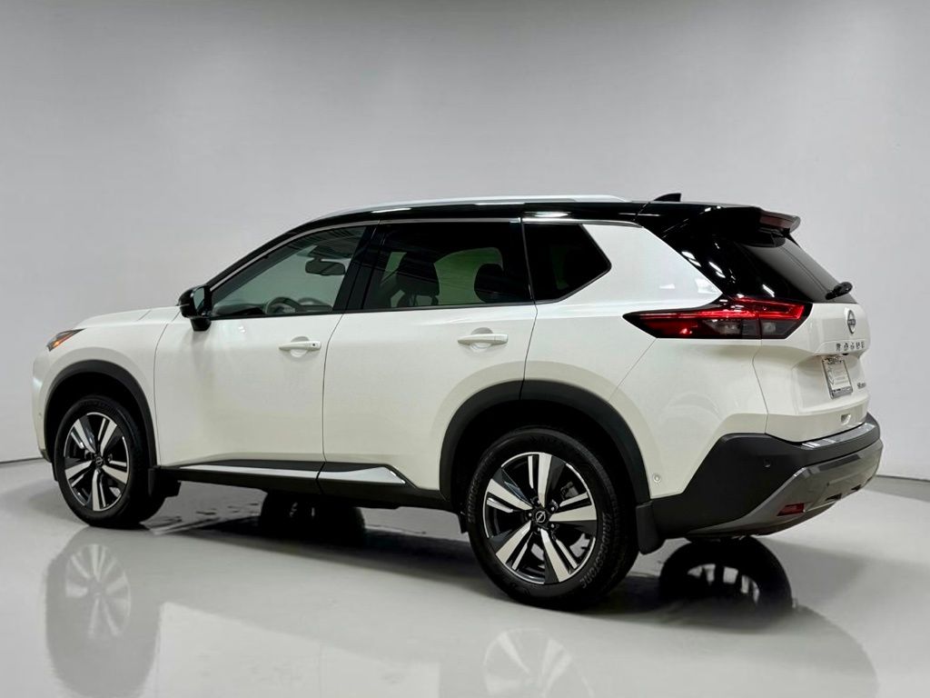 Photo 21 of this Nissan Rogue