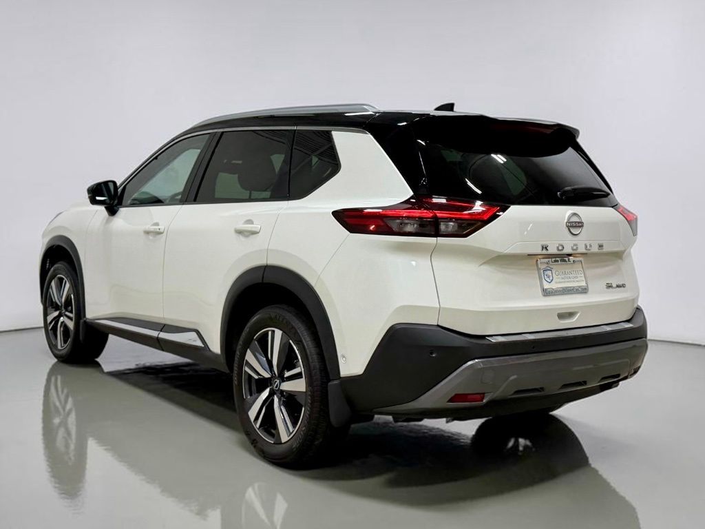 Photo 23 of this Nissan Rogue