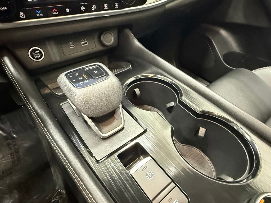 Photo 32 of this Nissan Rogue