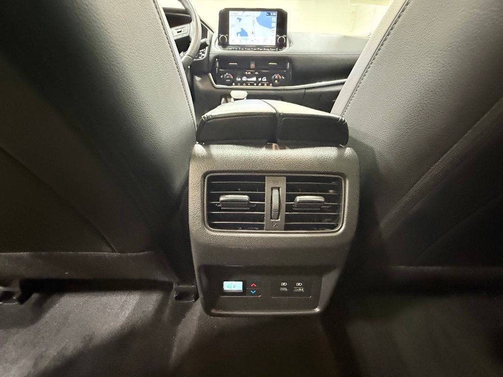 Photo 41 of this Nissan Rogue