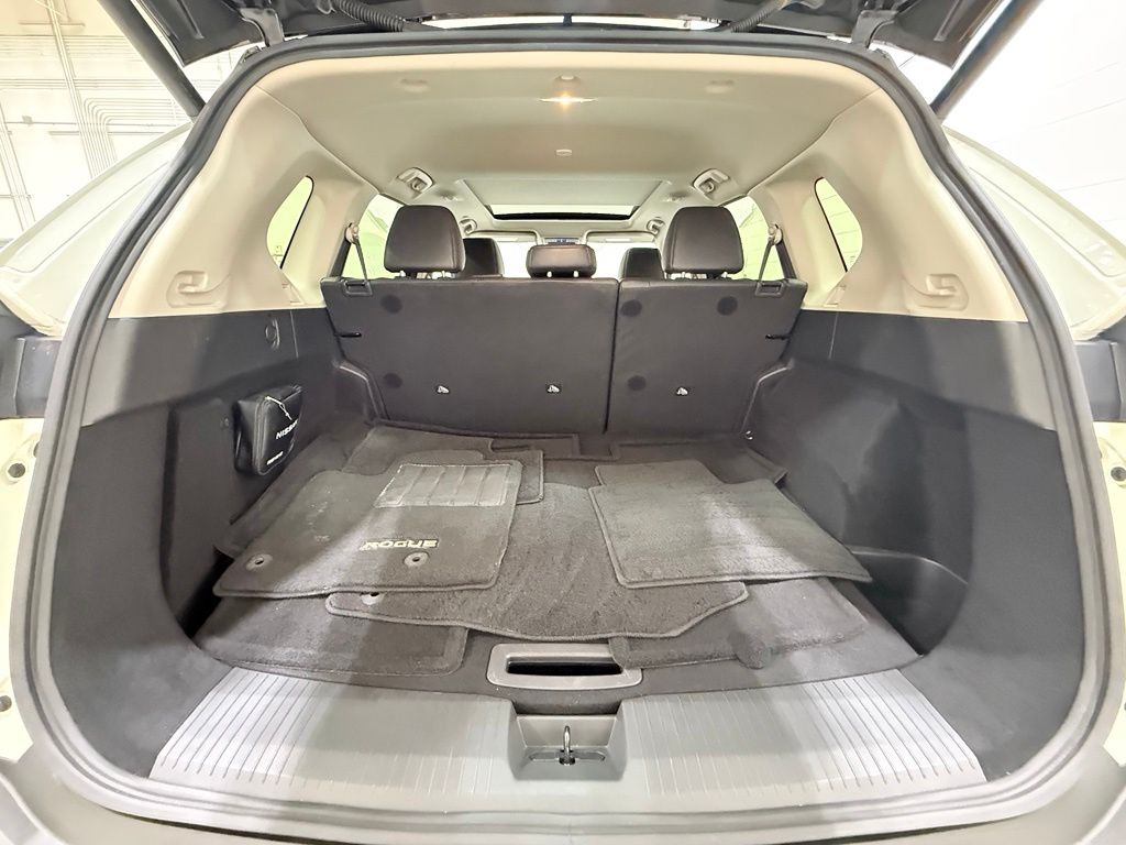 Photo 43 of this Nissan Rogue