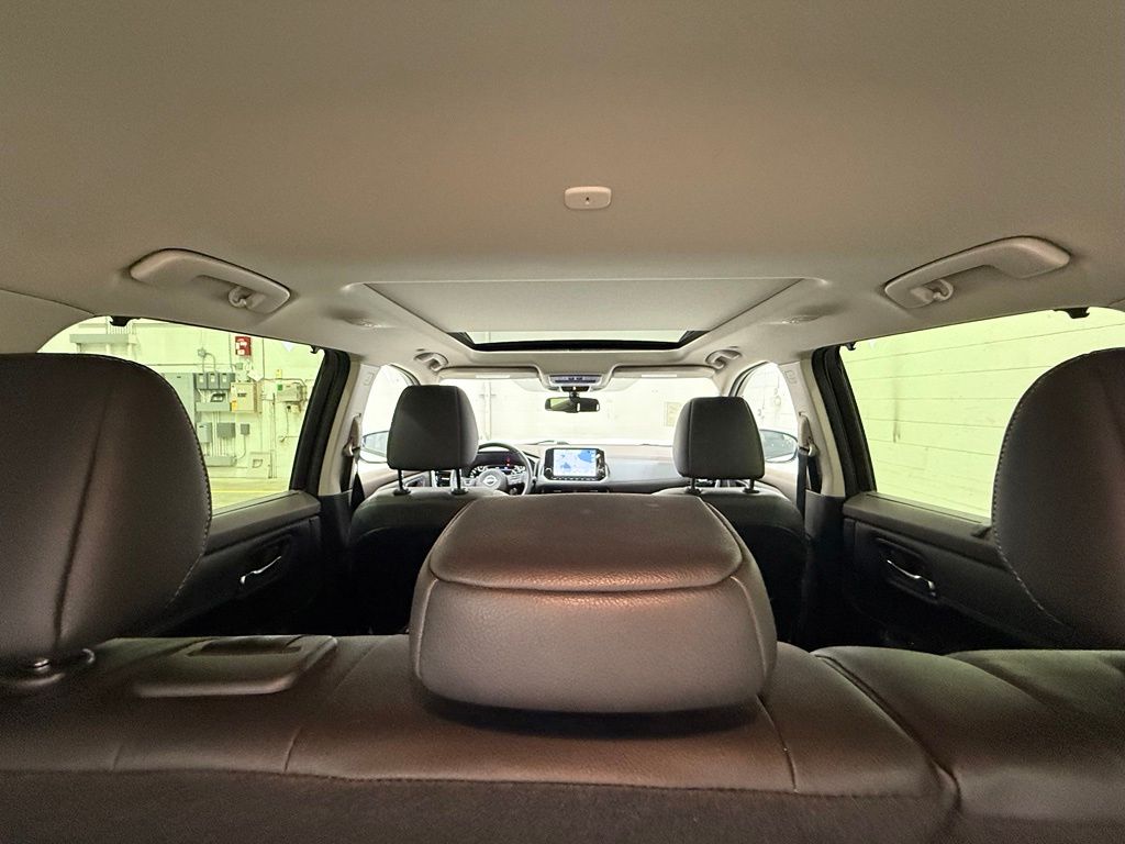 Photo 44 of this Nissan Rogue