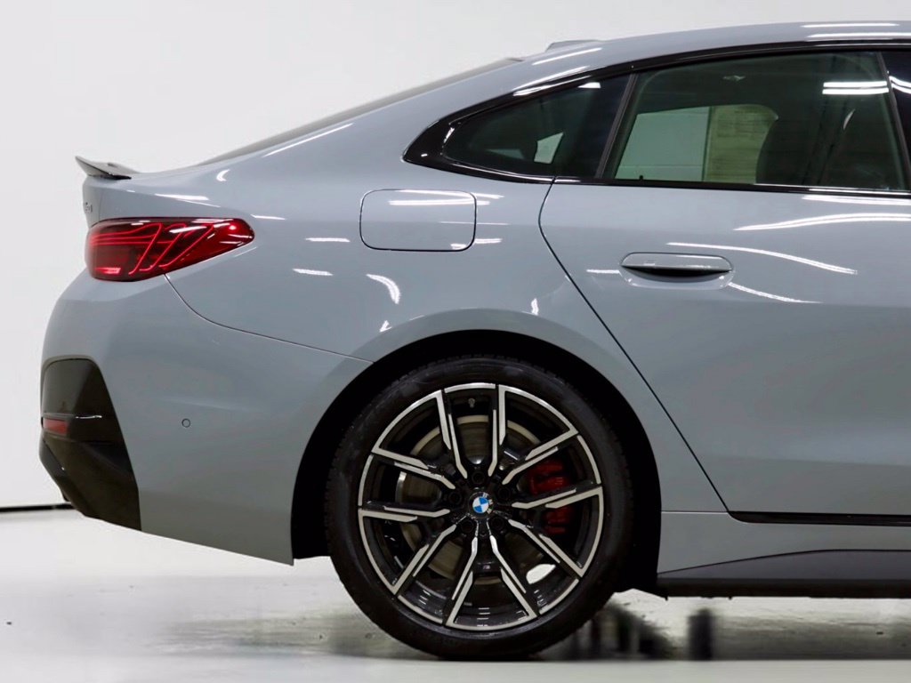 Photo 15 of this BMW i4