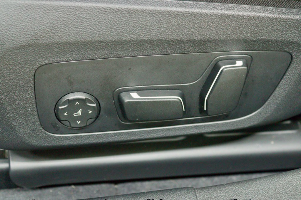 Photo 32 of this BMW i4