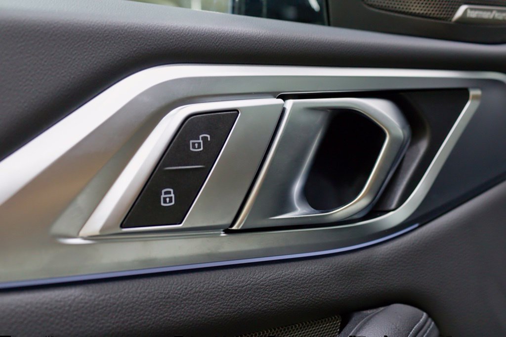 Photo 34 of this BMW i4