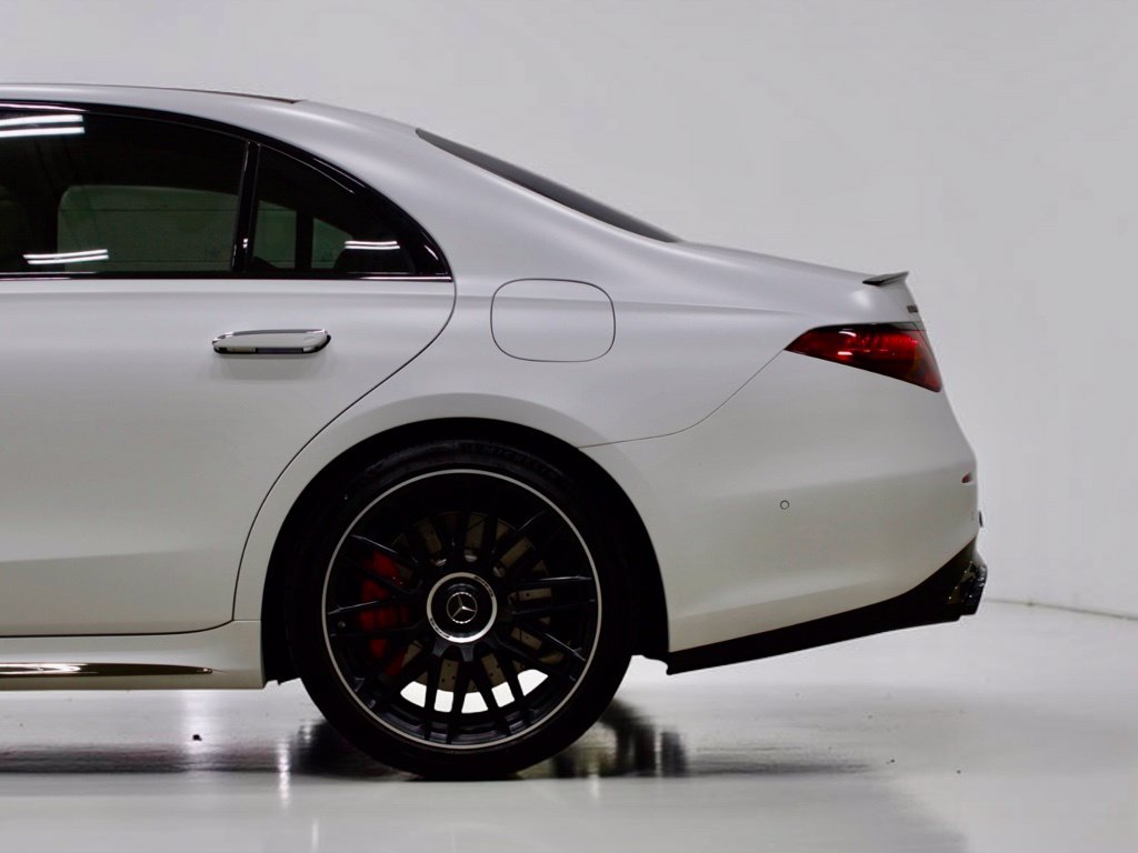 Photo 10 of this Mercedes-Benz AMG S 63 E