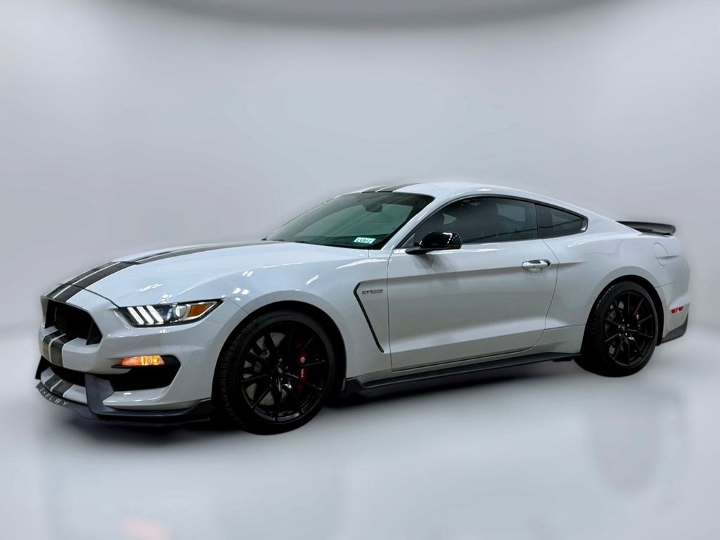 Photo 3 of this Ford Mustang