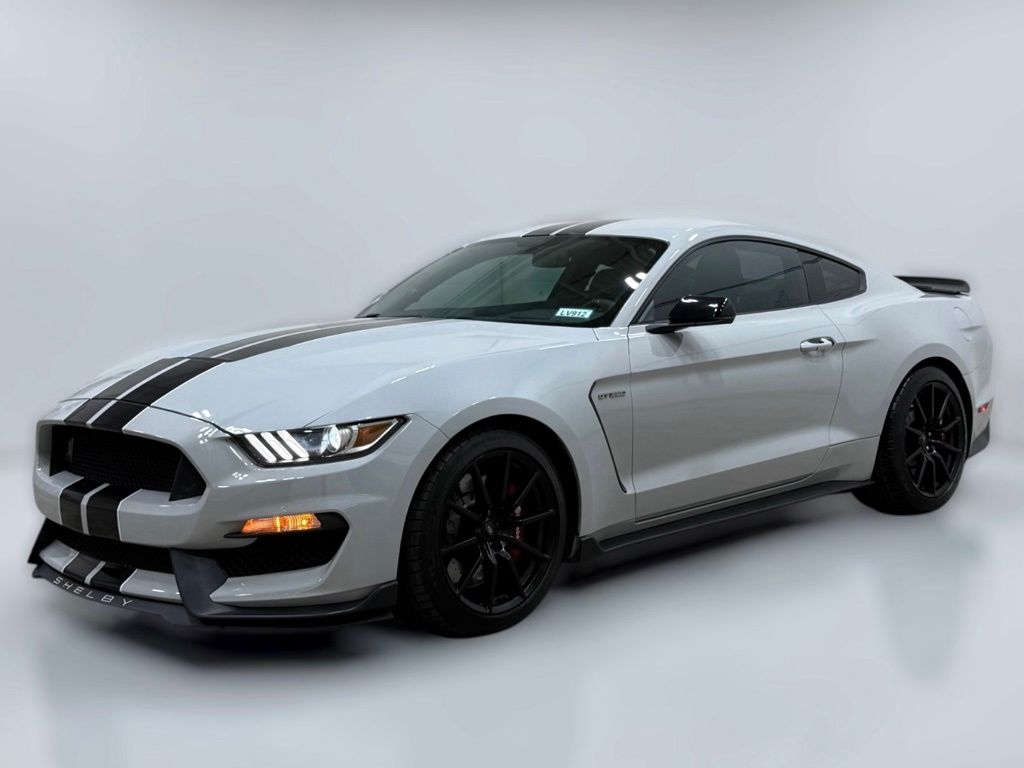 Photo 4 of this Ford Mustang