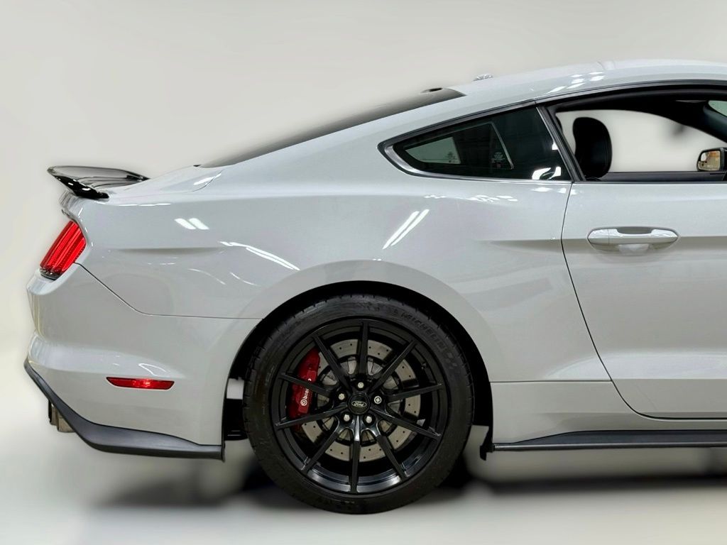 Photo 12 of this Ford Mustang