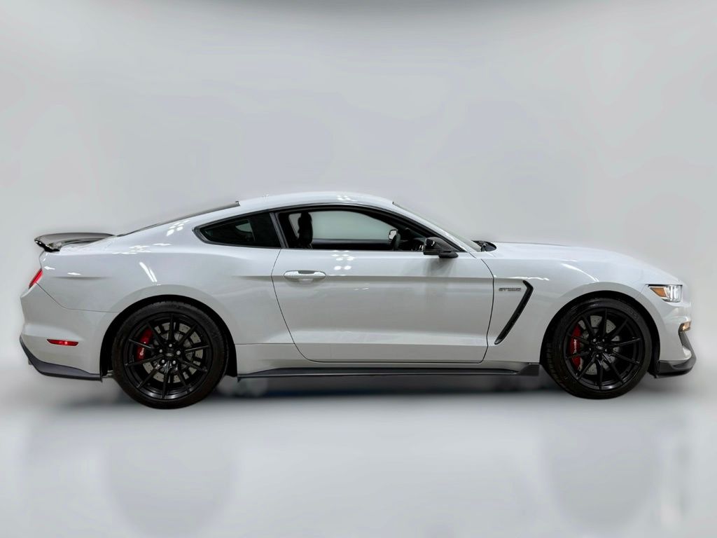 Photo 13 of this Ford Mustang