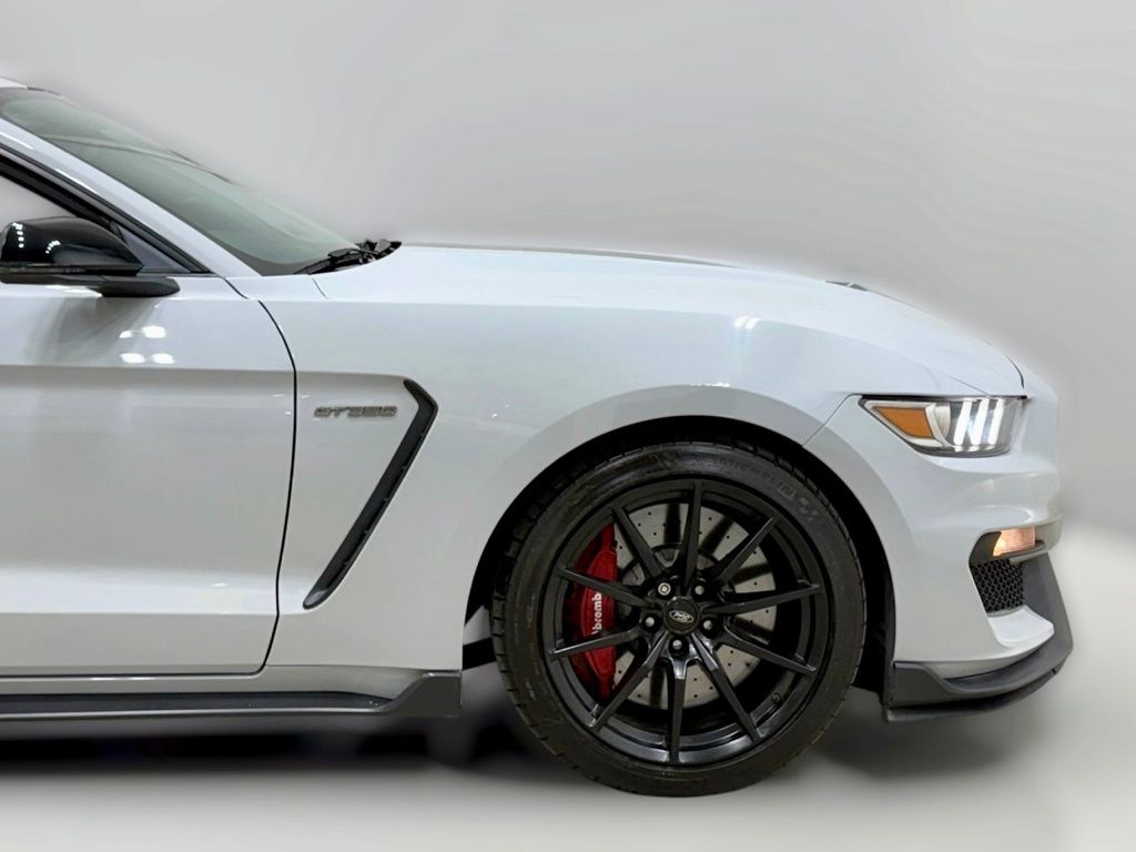 Photo 14 of this Ford Mustang