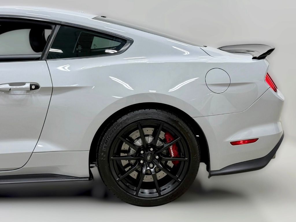 Photo 15 of this Ford Mustang