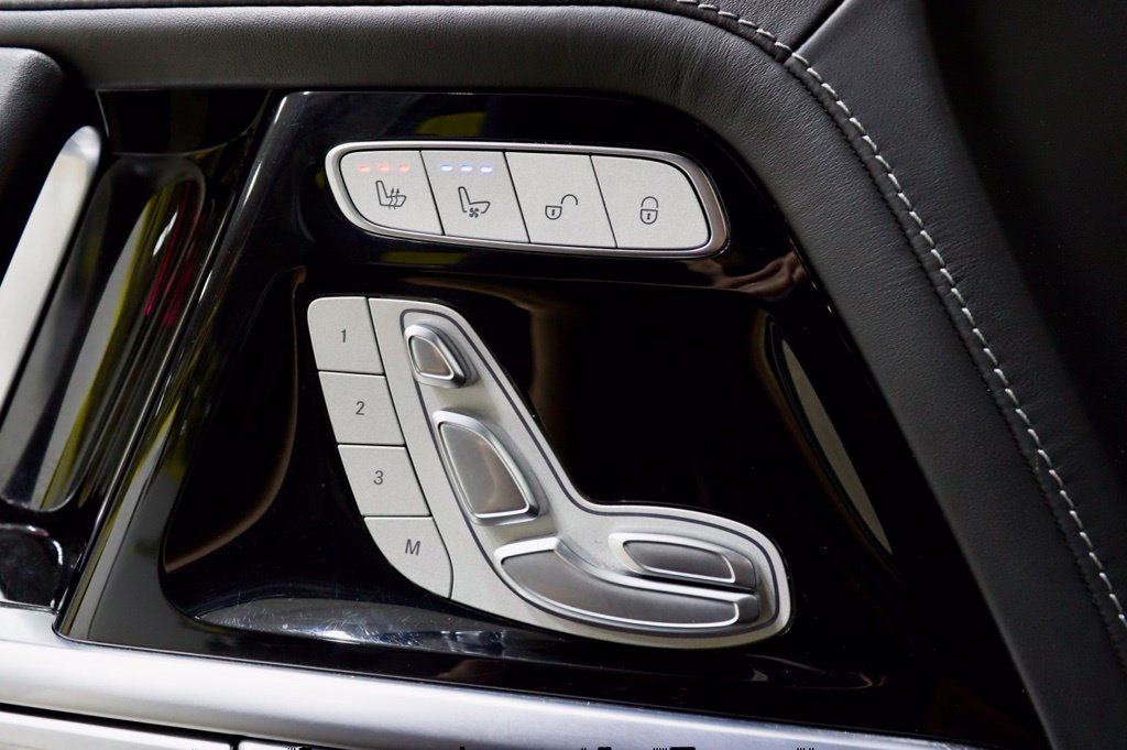 Photo 37 of this Mercedes-Benz AMG G 63