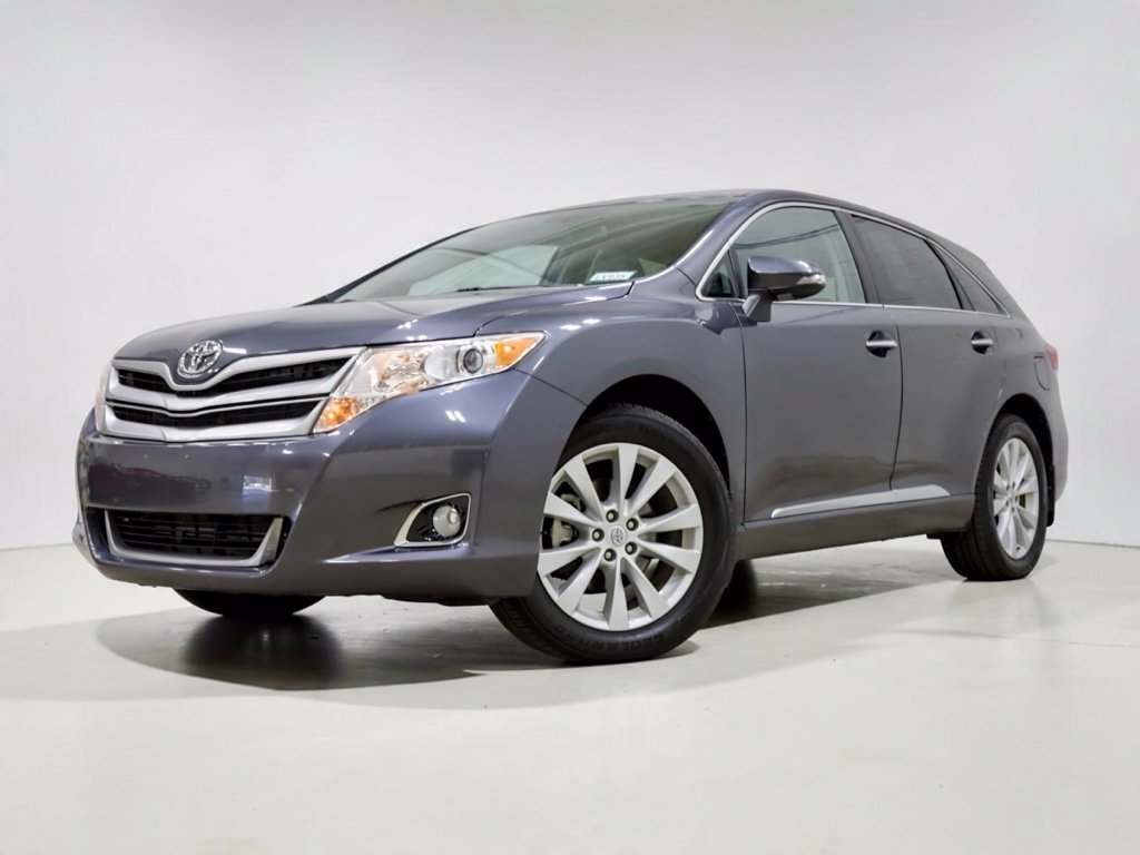 Photo 2 of this Toyota Venza