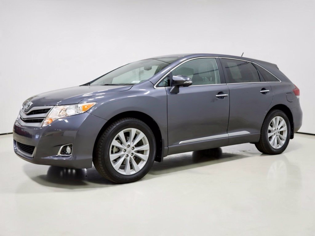 Photo 3 of this Toyota Venza