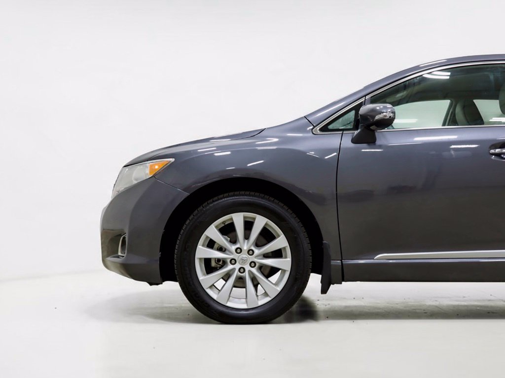 Photo 5 of this Toyota Venza