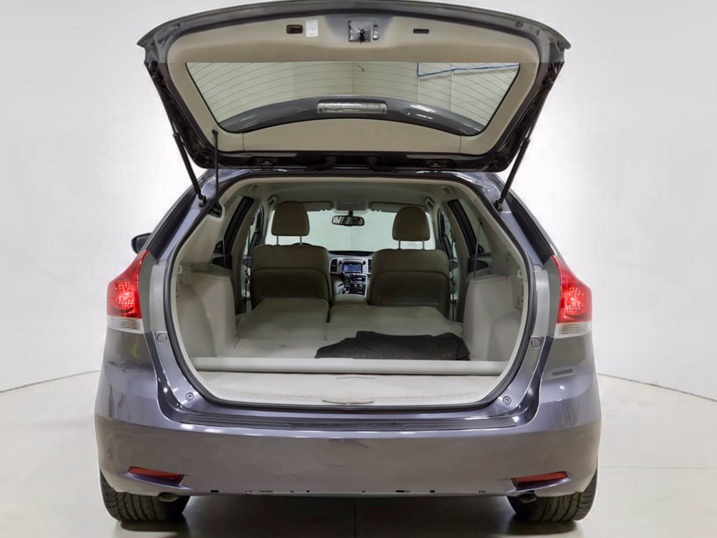 Photo 17 of this Toyota Venza