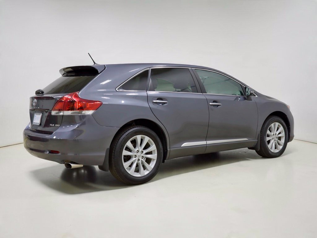 Photo 19 of this Toyota Venza