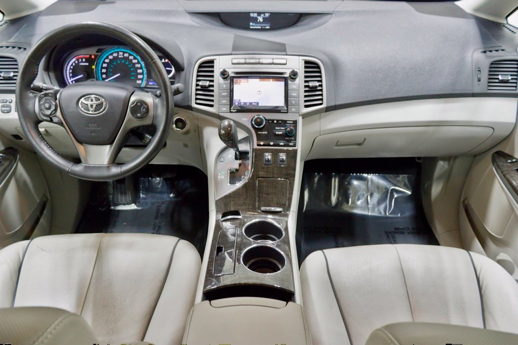 Photo 32 of this Toyota Venza