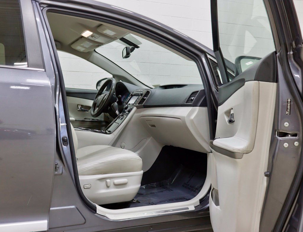Photo 35 of this Toyota Venza