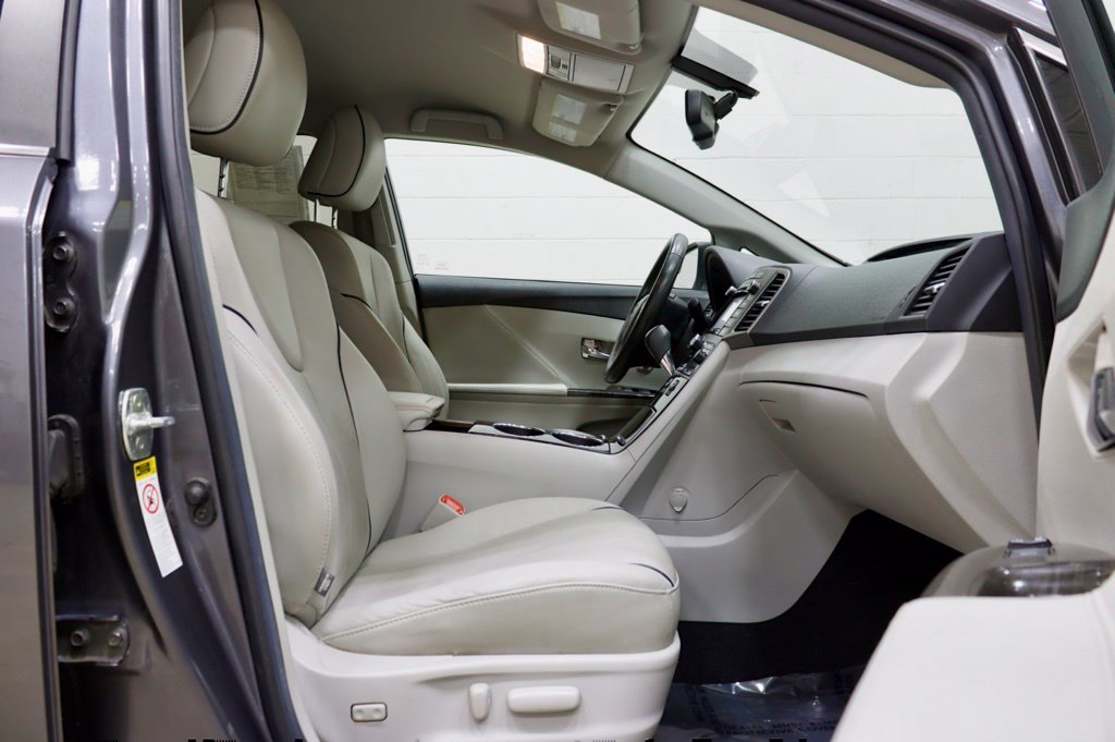 Photo 37 of this Toyota Venza