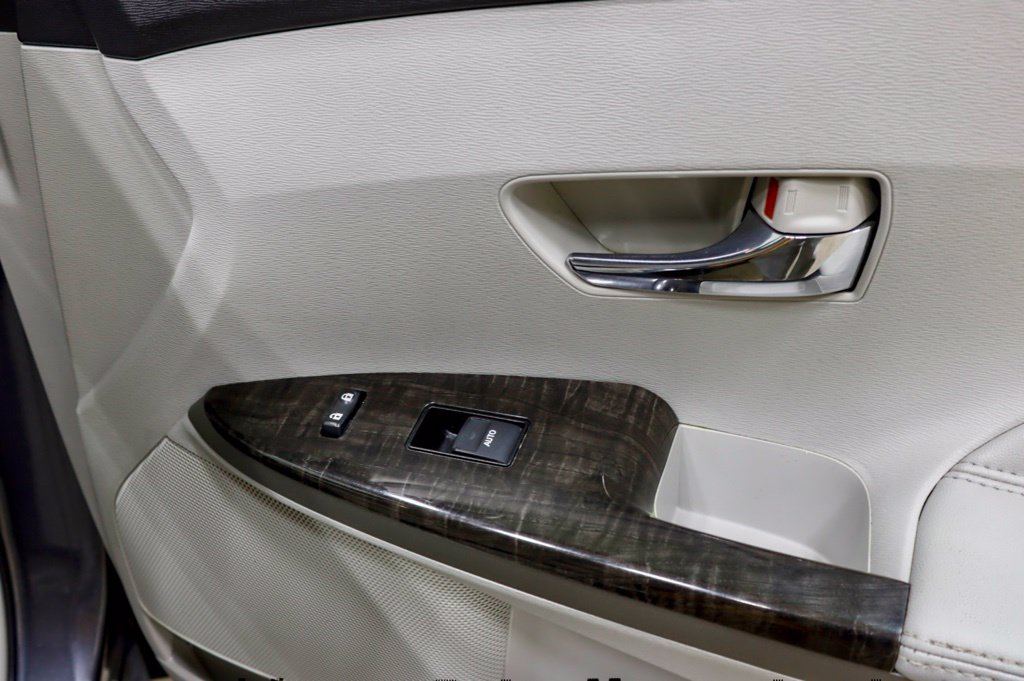 Photo 39 of this Toyota Venza