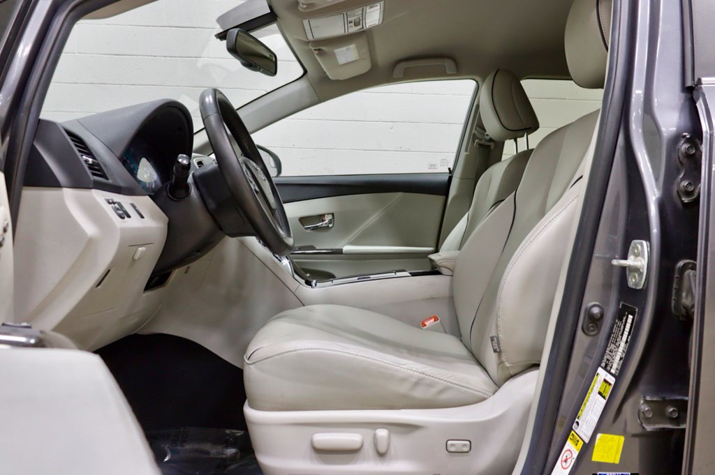 Photo 66 of this Toyota Venza