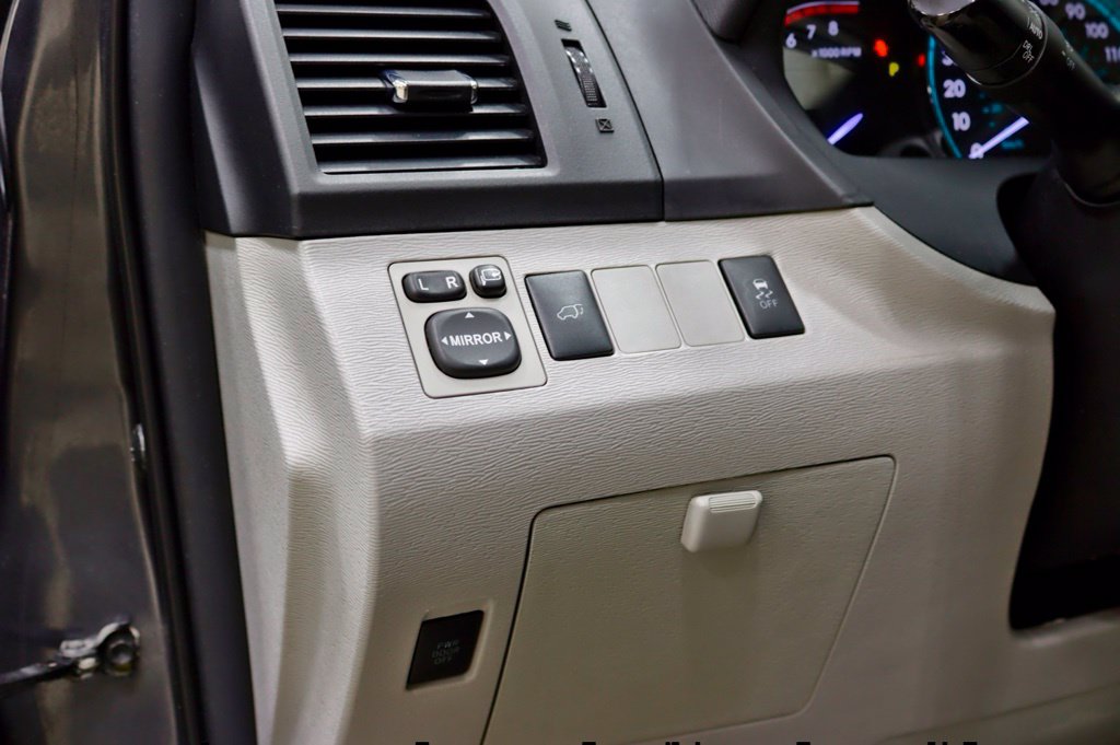 Photo 69 of this Toyota Venza