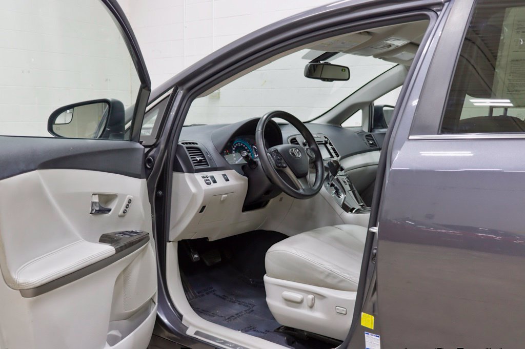 Photo 70 of this Toyota Venza