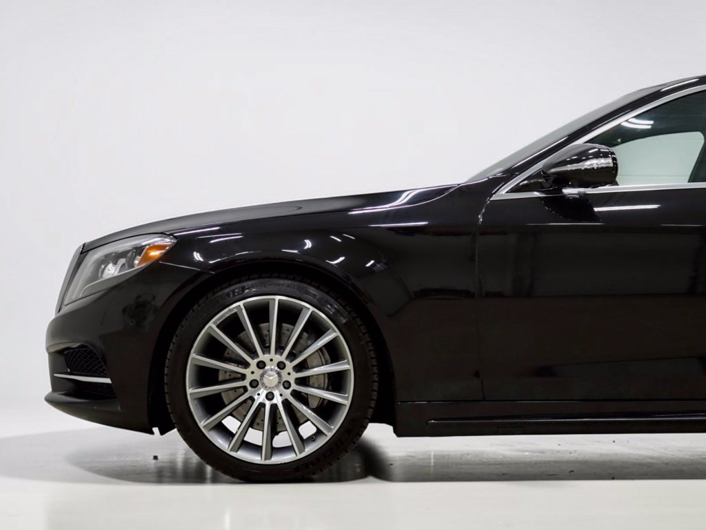 Photo 5 of this Mercedes-Benz S 550
