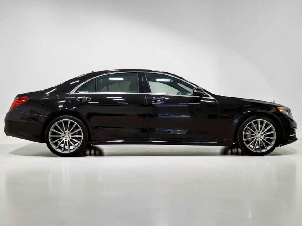 Photo 9 of this Mercedes-Benz S 550
