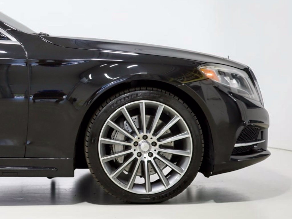 Photo 10 of this Mercedes-Benz S 550