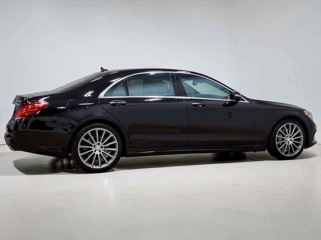 Photo 17 of this Mercedes-Benz S 550