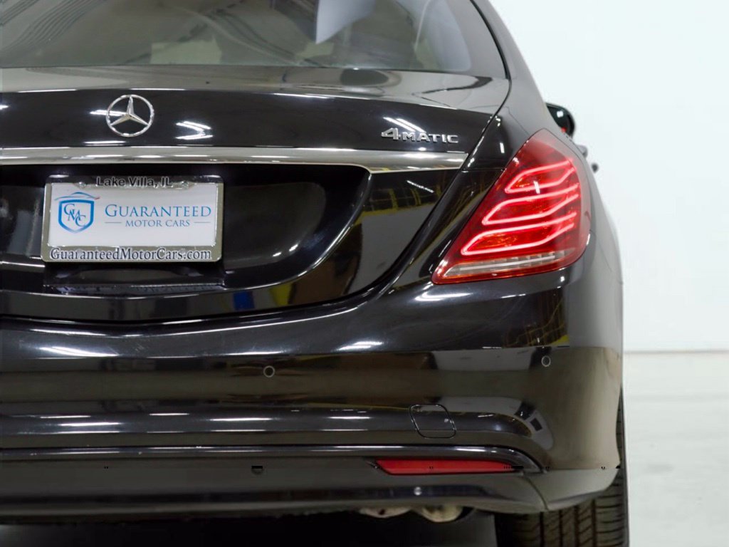 Photo 22 of this Mercedes-Benz S 550