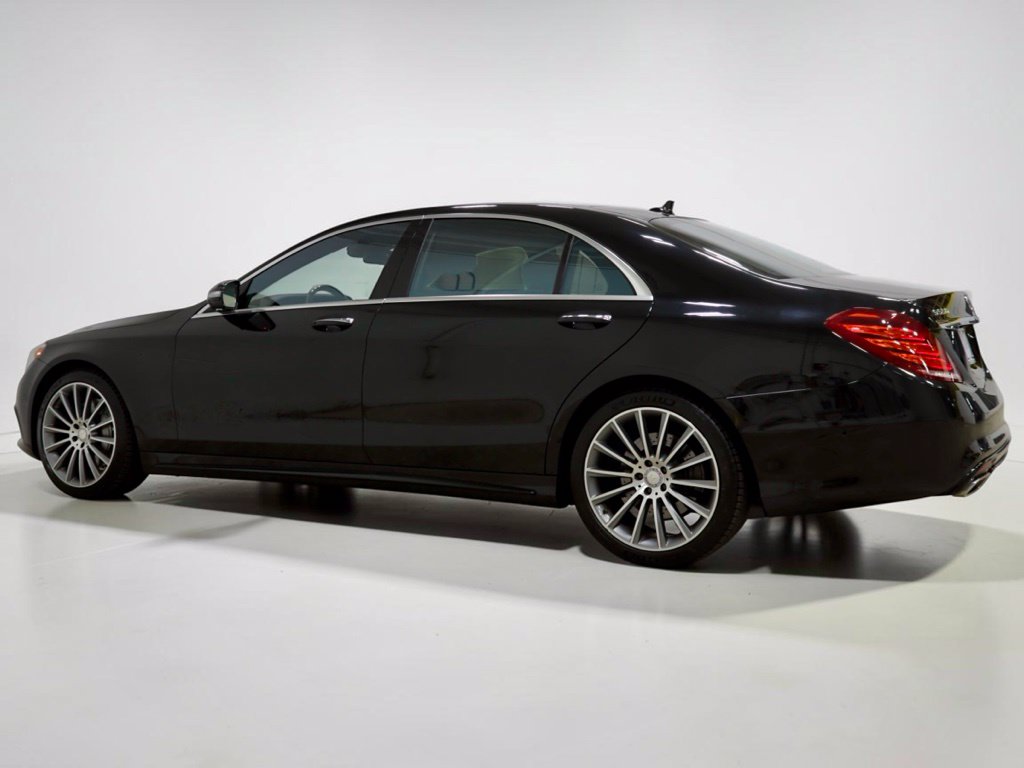 Photo 23 of this Mercedes-Benz S 550