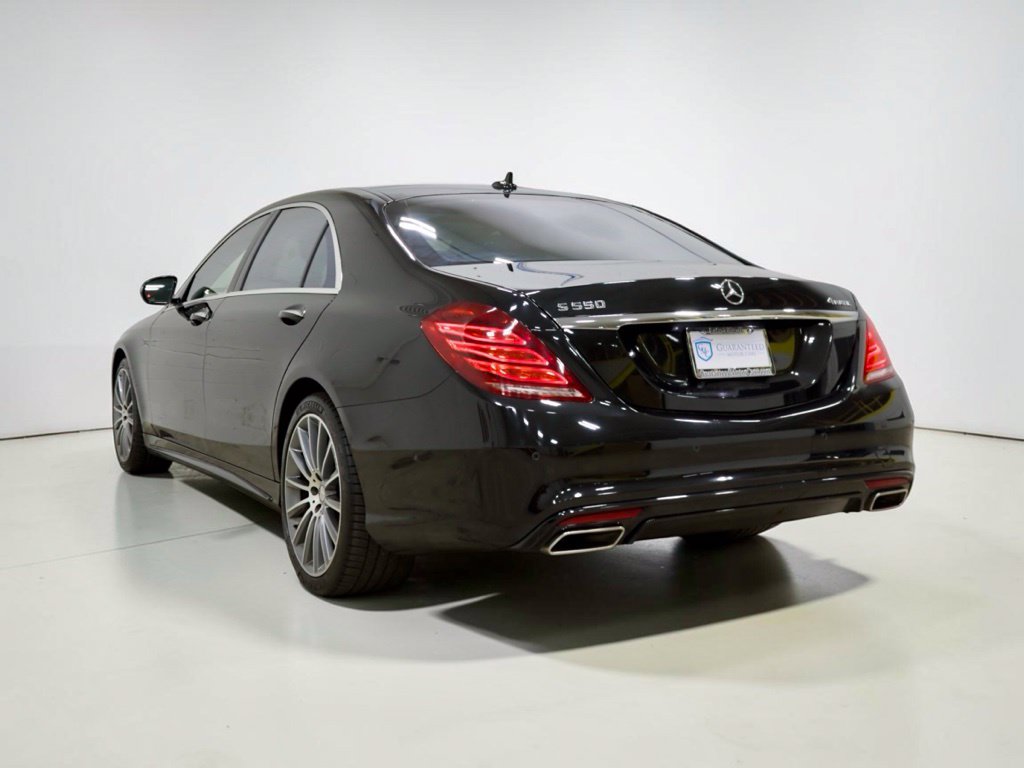 Photo 24 of this Mercedes-Benz S 550
