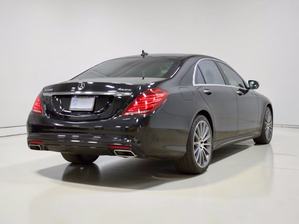 Photo 25 of this Mercedes-Benz S 550