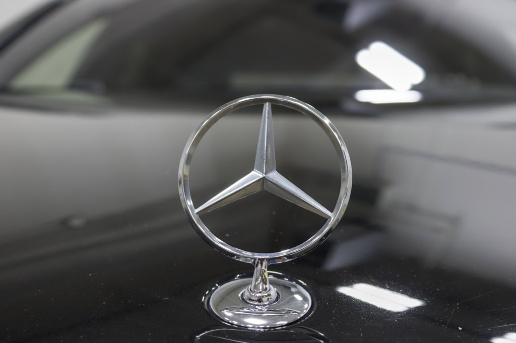 Photo 27 of this Mercedes-Benz S 550