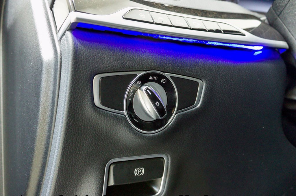 Photo 30 of this Mercedes-Benz S 550