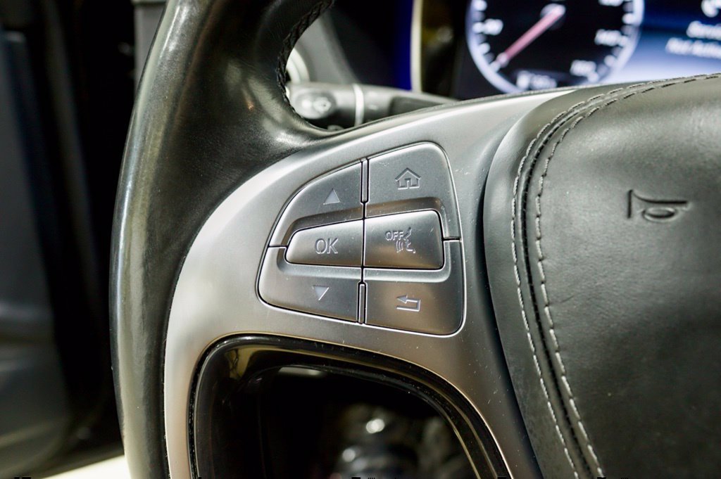 Photo 32 of this Mercedes-Benz S 550